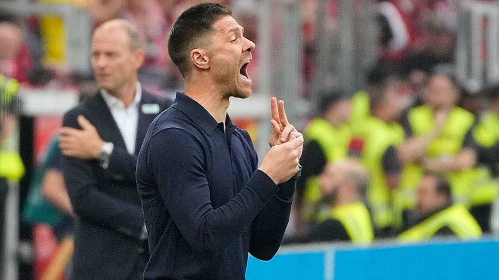 Photo: AP/Martin Meissner : Leverkusen's head coach Xabi Alonso