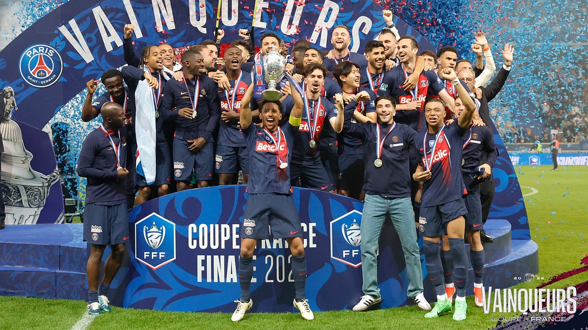 X | Paris Saint Germain  : Paris Saint Germain Football Club. 