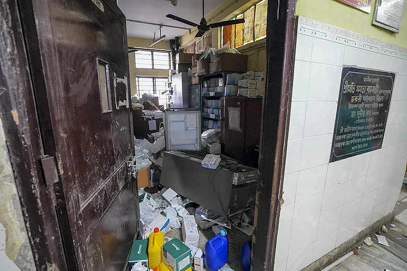 Kolkata doctor murder case: miscreants Vandalised Store Room of RG Kar Medical College and Hospital