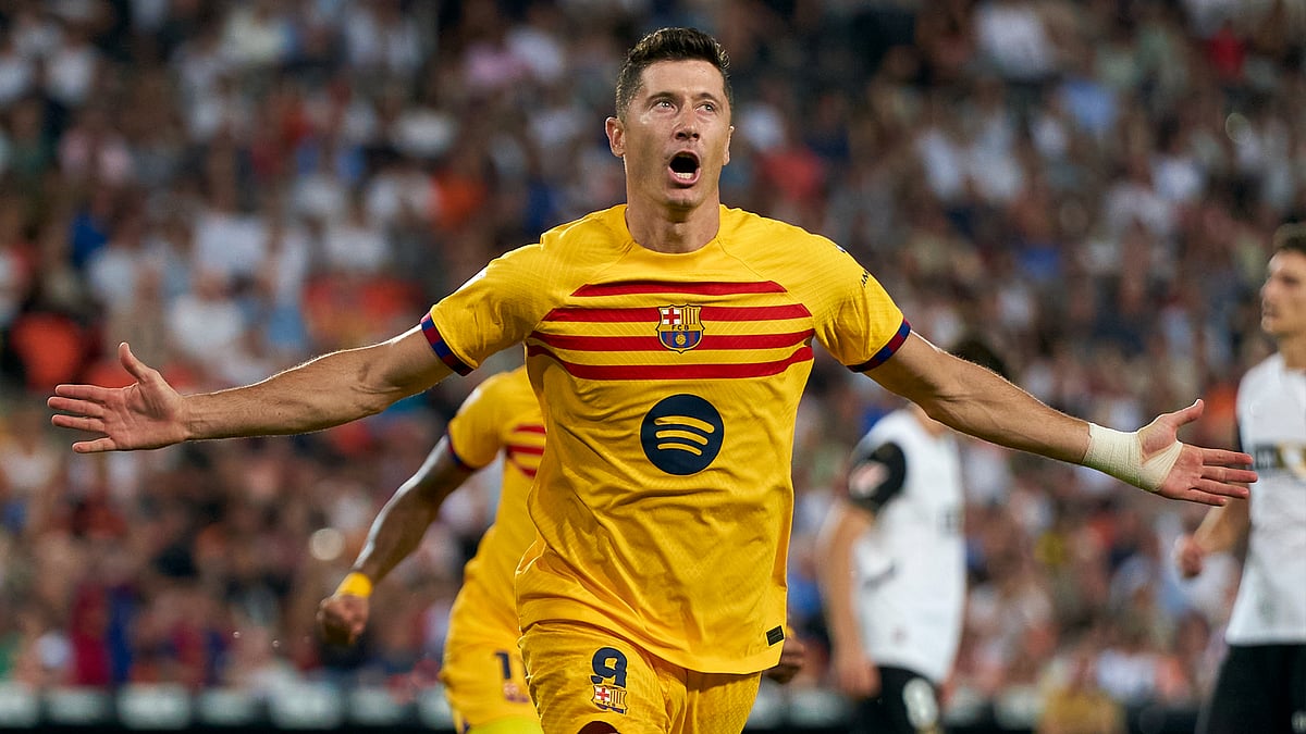 Robert Lewandowski celebrates after scoring his second goal against Valencia