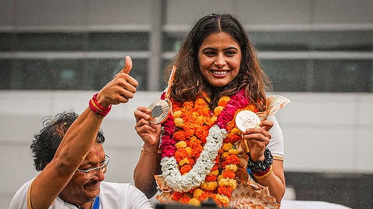 Photo: PTI/Atul Yadav : Manu Bhaker, Jaspal Rana