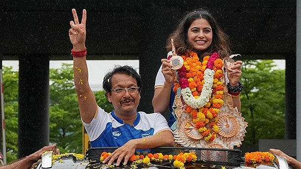 Manu Bhaker Receives Grand Welcome - Photo: PTI/Atul Yadav