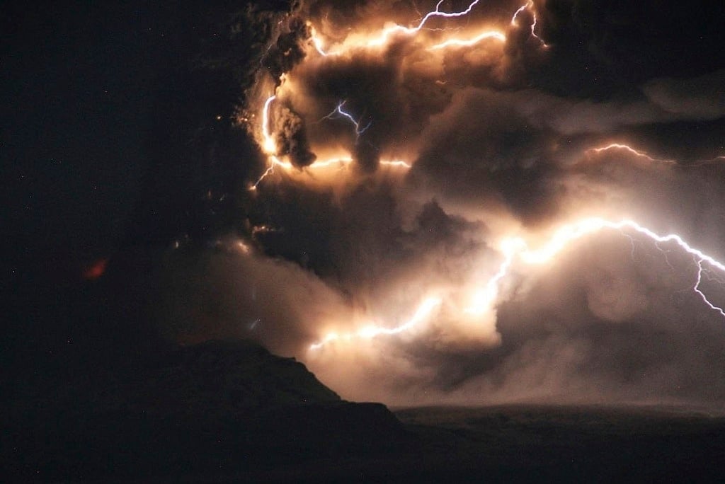 russia earthquake volcano eruption