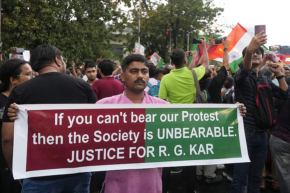 Kolkata Doctor Rape-Murder: Supporters of East Bengal and Mohun Bagan football protest in Kolkata_2