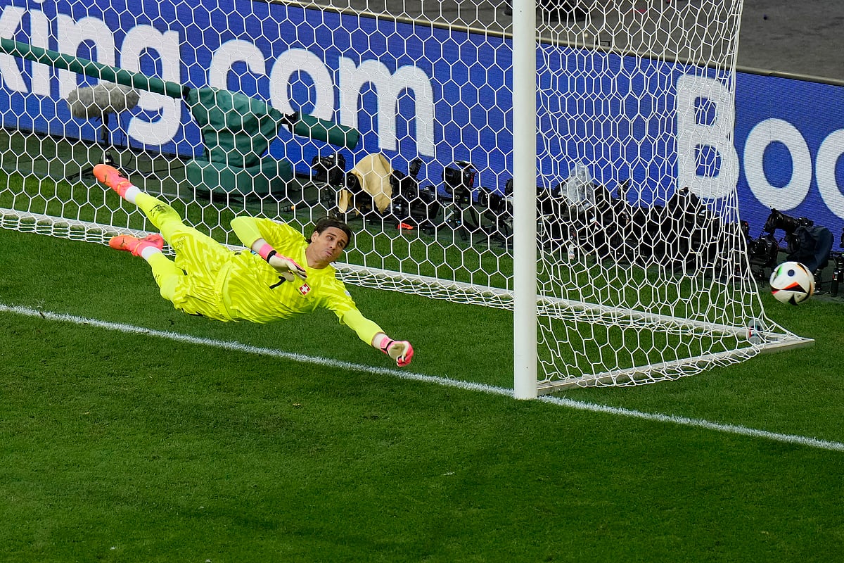  (AP Photo/Hassan Ammar, File) : FILE -Switzerland's goalkeeper Yann Sommer dives to attempt a save during a quarterfinal match between England and Switzerland at the Euro 2024 soccer tournament in Duesseldorf, Germany, July 6, 2024.