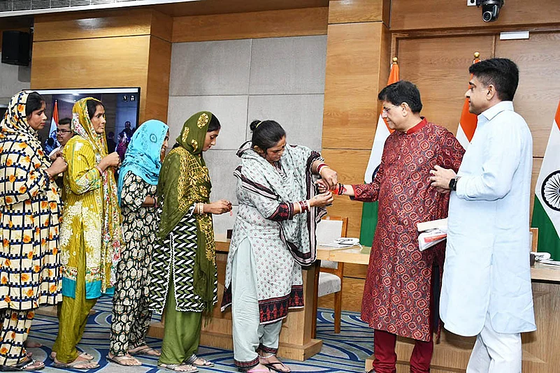 Raksha Bandhan celebration_Women with CAA citizenship ties rakhi to Union Minister Piyush Goyal