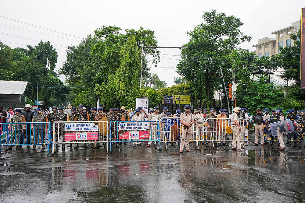 Kolkata Doctor Rape-Murder: Supporters of East Bengal and Mohun Bagan football protest in Kolkata_7