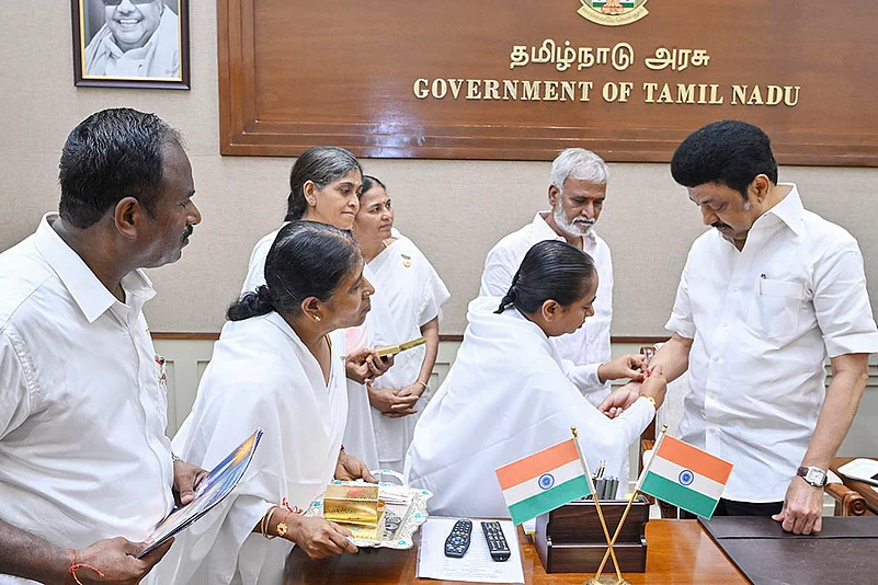 Raksha Bandhan celebration 2024_Brahmakumaris tie rakhi to Tamil Nadu Chief Minister MK Stalin