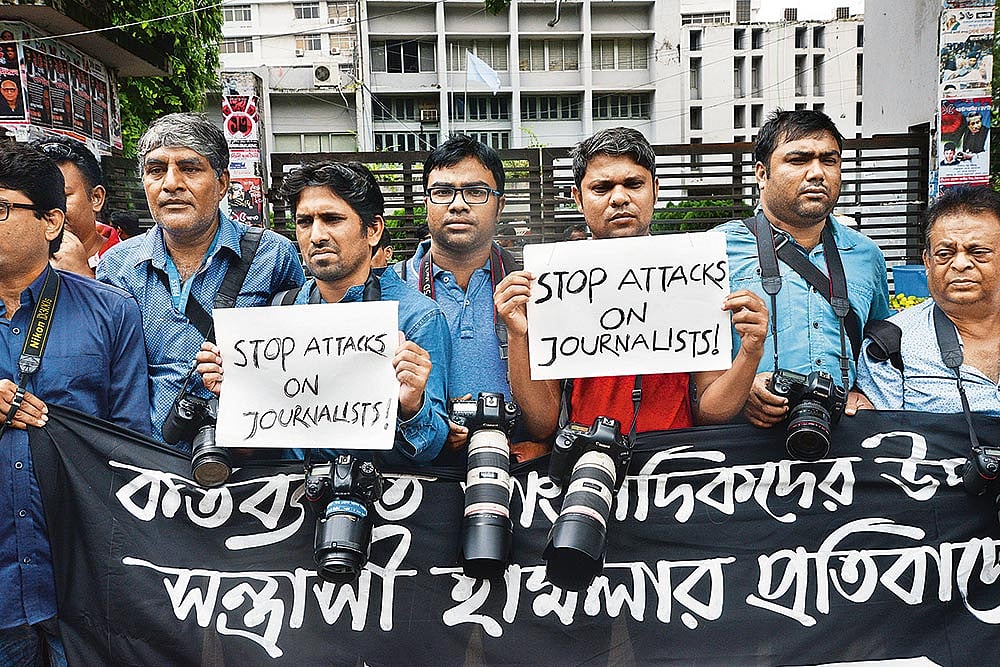 Photo: Getty Images : Price of Truth-Telling: Bangladeshi journalists protest against attacks on the media in Dhaka