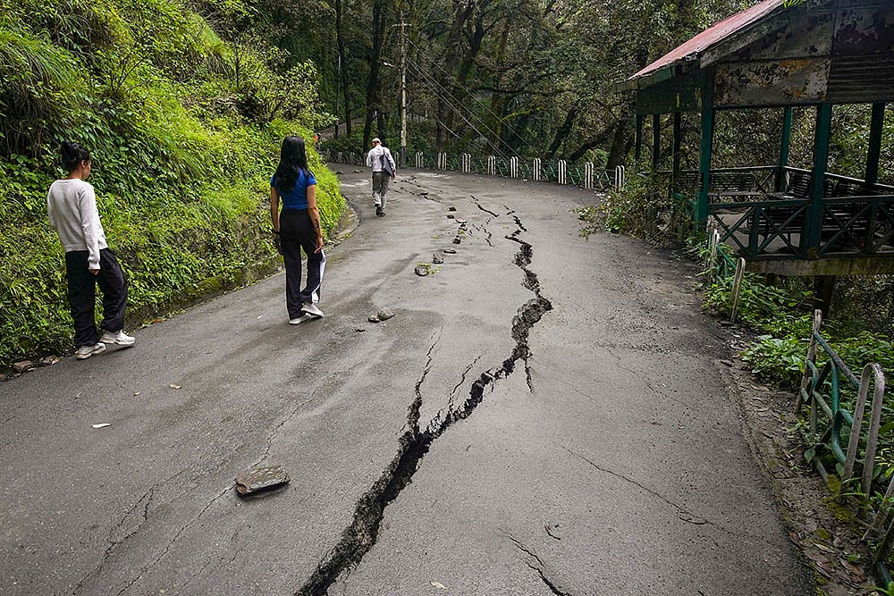 Cracks appear on Shimla road following monsoon rainfall
