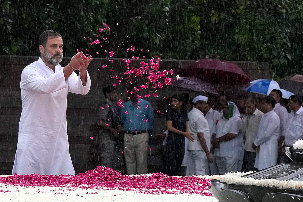 Congress leader Rahul Gandhi pays tribute to Rajiv Gandhis birth anniversary