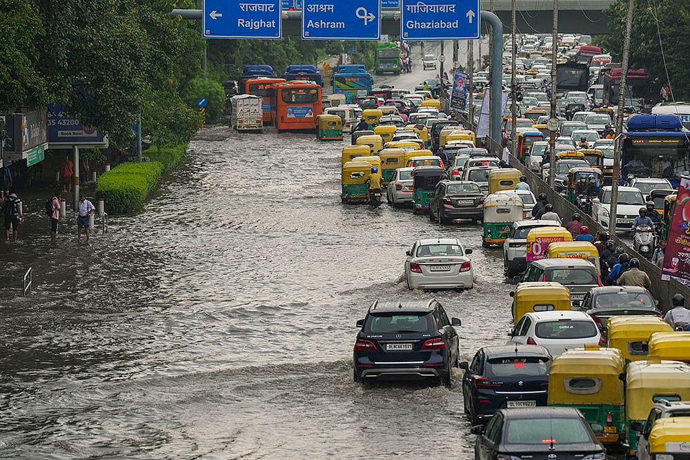 Delhi Weather Monsoon Rains_Vehicles stuck in a traffic jam at ITO
