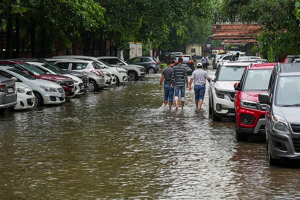 Delhi Weather Monsoon Rains_Waterlogging at Income Tax Office 