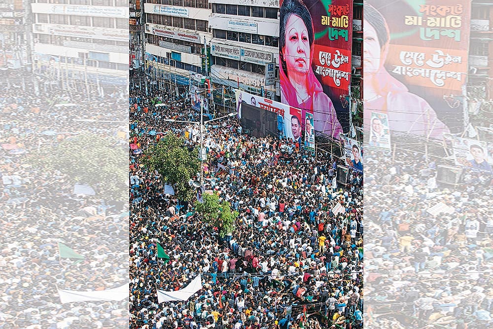 Regime Change: Protesters in front of the BNP headquarters during a rally in Dhaka - Photo: AP