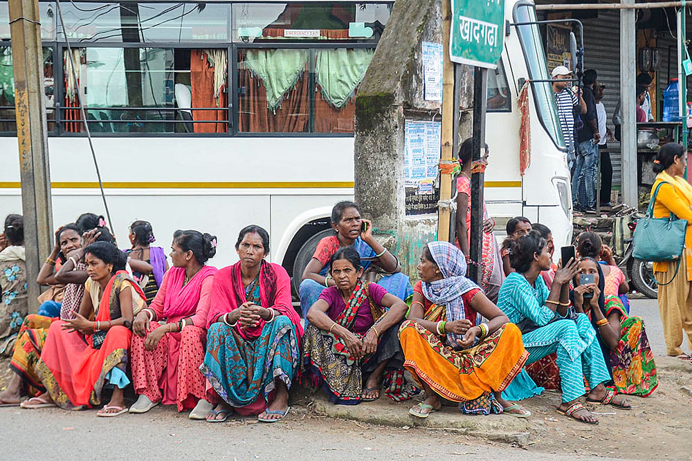 Bharat Bandh called by SC/ST organisations over reservation issue_passengers wait for transport