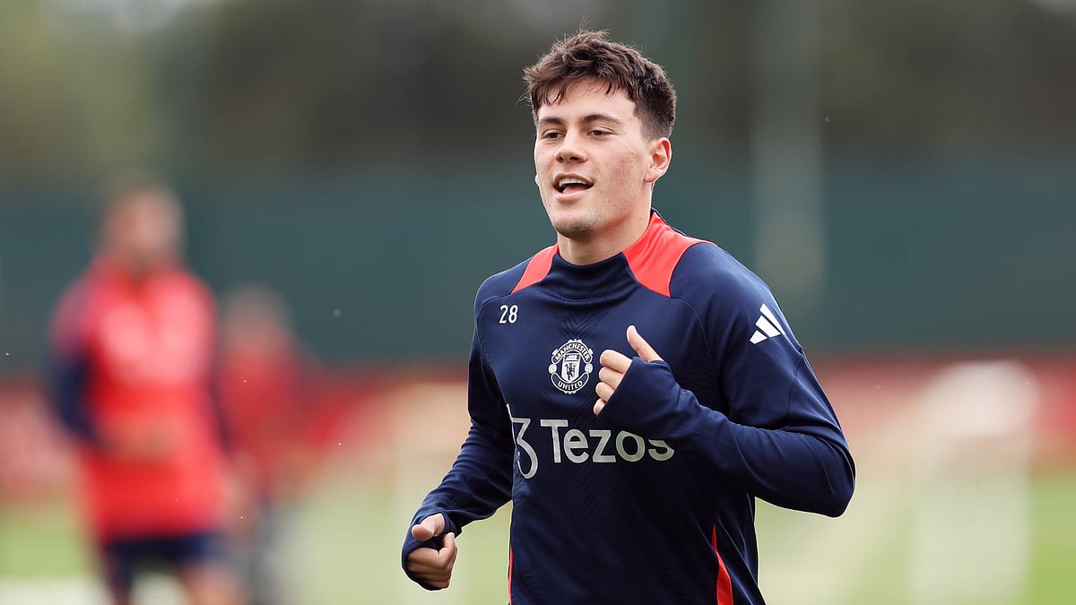 Facundo Pellistri has completed a permanent transfer to Panathinaikos from Manchester United.