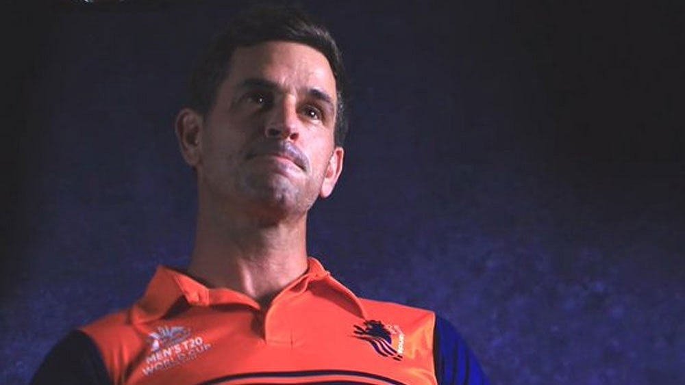 Ryan Ten Doeschate feels that the desire to do well overseas has dented Indian batsmen's ability to play spin. - null