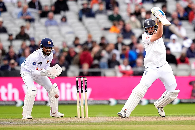 England vs Sri Lanka 1st Test, 2nd Day_Englands Jamie Smith in action against Sri Lanka