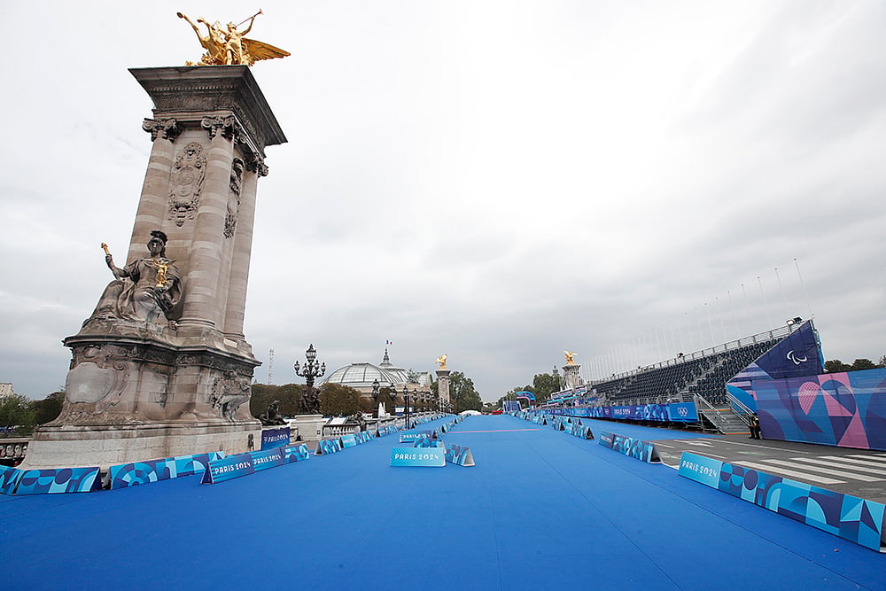 Paris Paralympics Refugee Team_View of the Alexandre III bridge