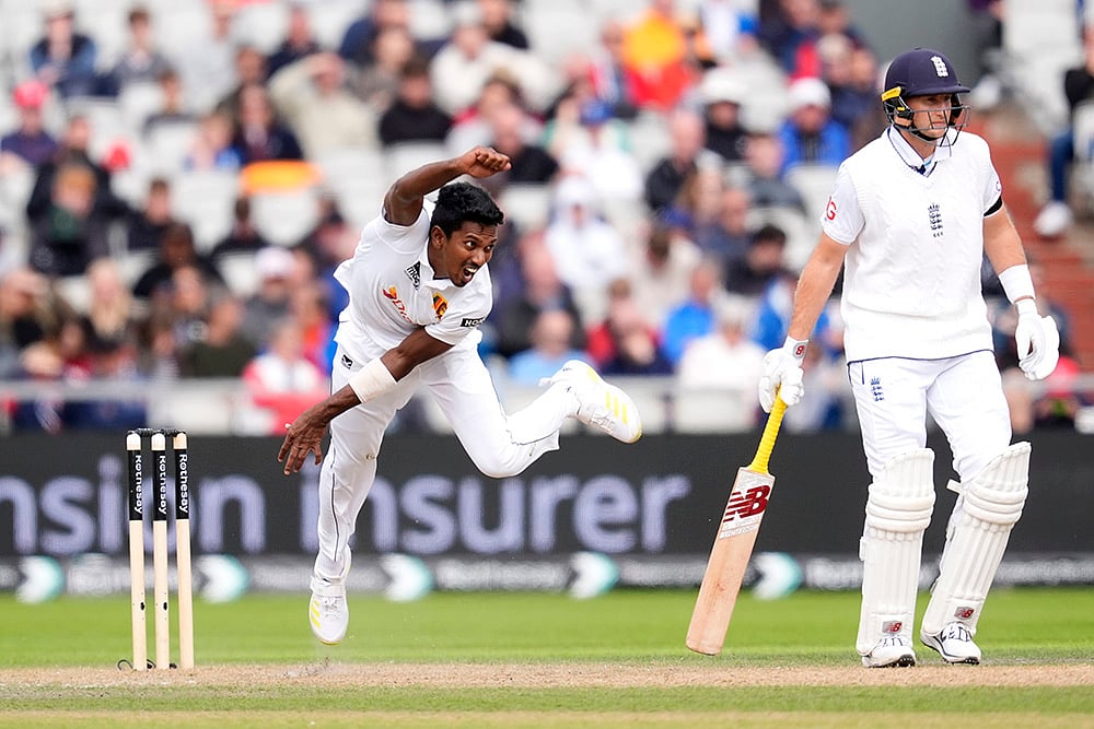 England vs Sri Lanka 1st Test, 2nd Day_Sri Lankas Vishwa Fernando bowls against England