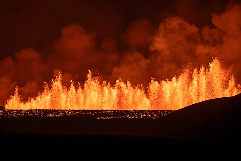 Iceland Volcano Eruption_Iceland Svartsengi Volcanic System Fissure Erupts_6