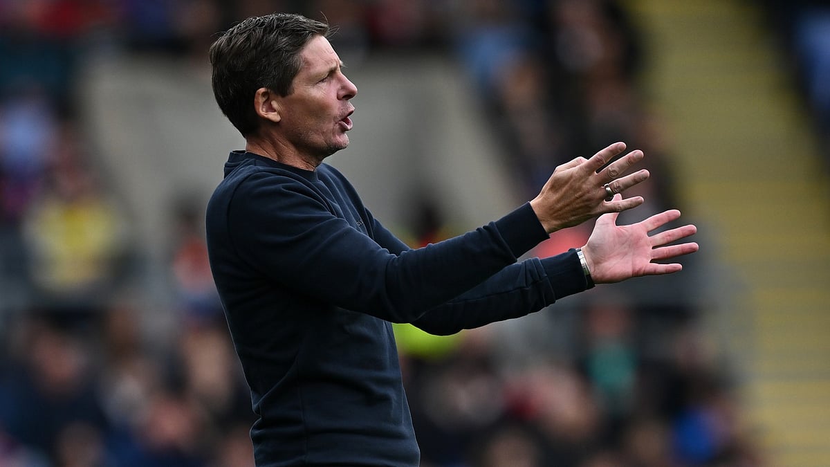 Oliver Glasner on the touchline v West Ham