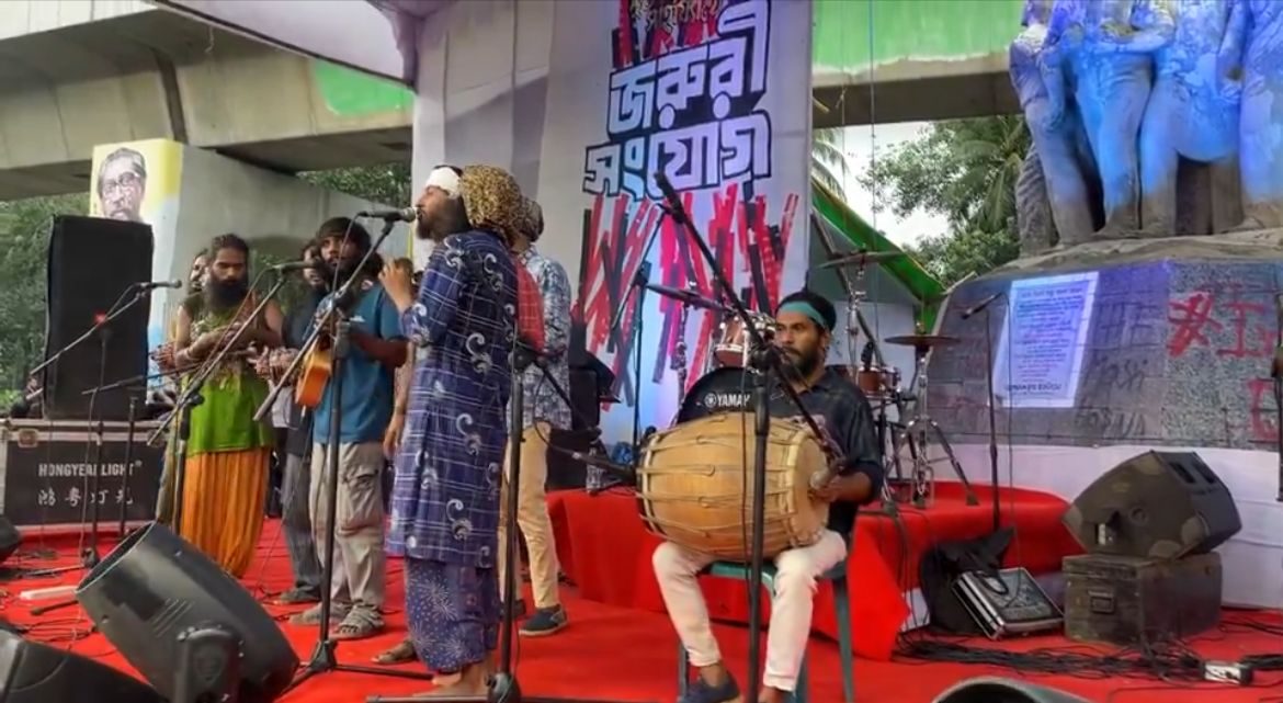 Bangladesh Musicians Urge Crowd To Donate For Flood Relief

