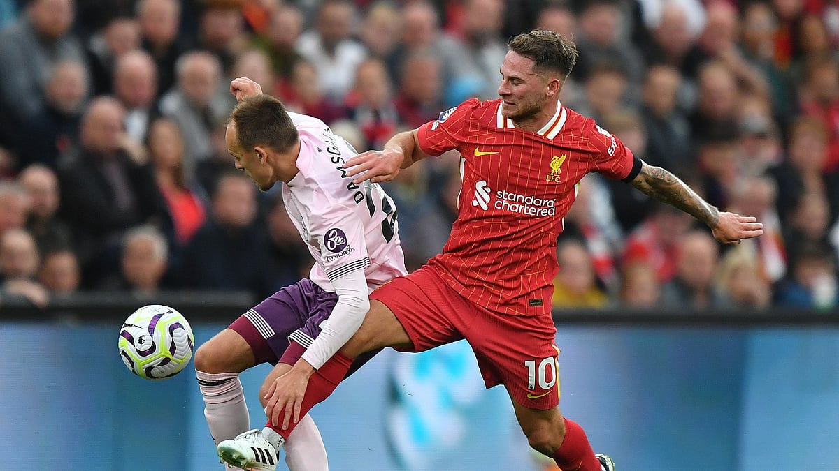 Alexis Mac Allister battling for the ball during Liverpool's 2-0 win over Brentford