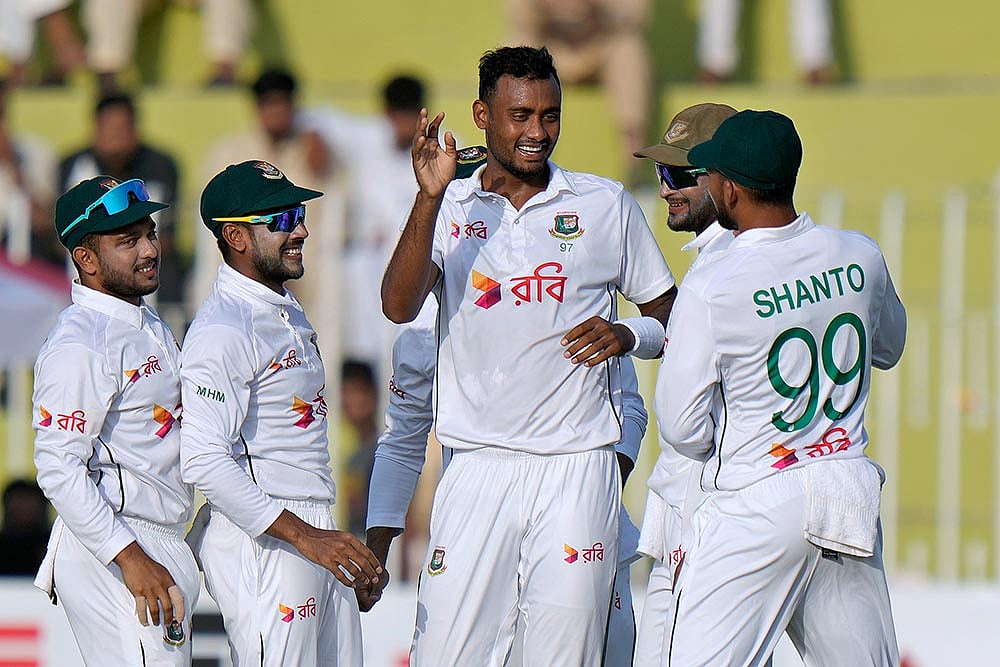 Photo: AP/Anjum Naveed : Pakistan Bangladesh Cricket