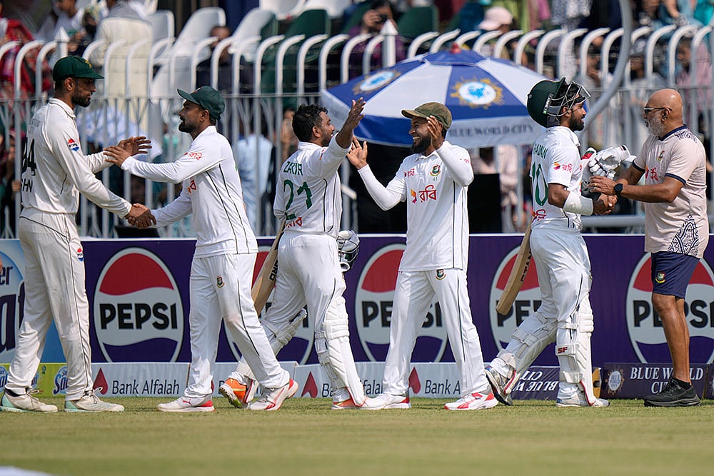 Photo: AP/Anjum Naveed : Bangladesh vs Pakistan