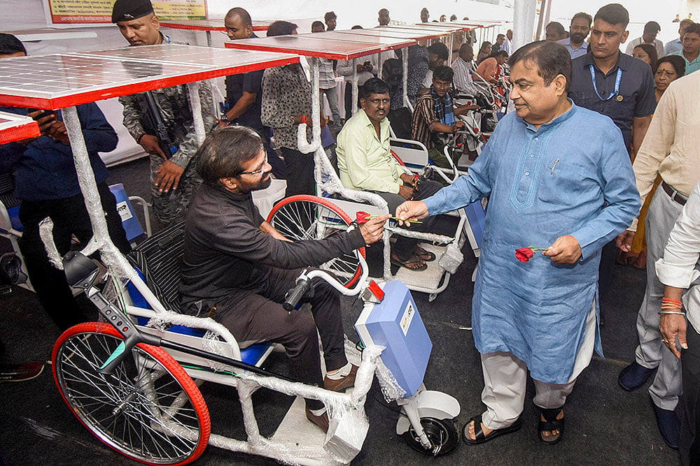  Nitin Gadkari distributes solar-powered tricycles under, in Nagpur