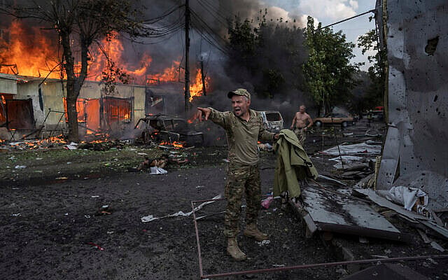 AP : Ukraine hit by Russian missile and drone attacks