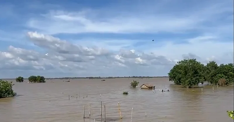 Water level of Ganga River has crossed the danger mark |