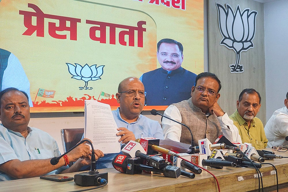 BJP MLA Vijender Gupta along with others during press conference in Delhi