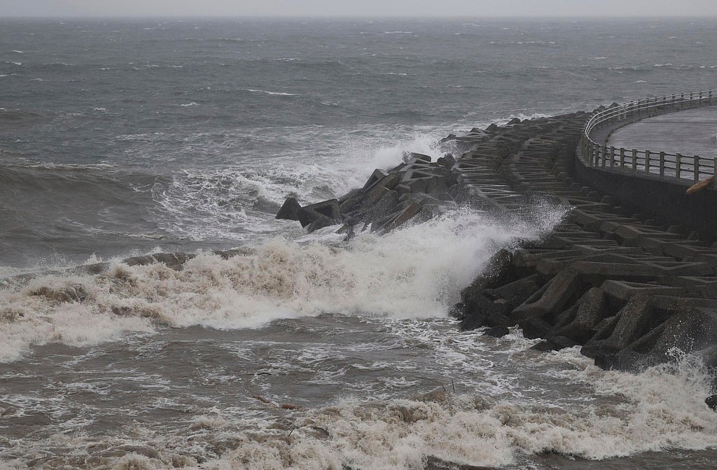 japan typhoon shanshan