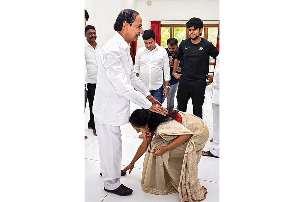 BRS leader K Kavitha takes blessings of her father K. Chandrashekar Rao