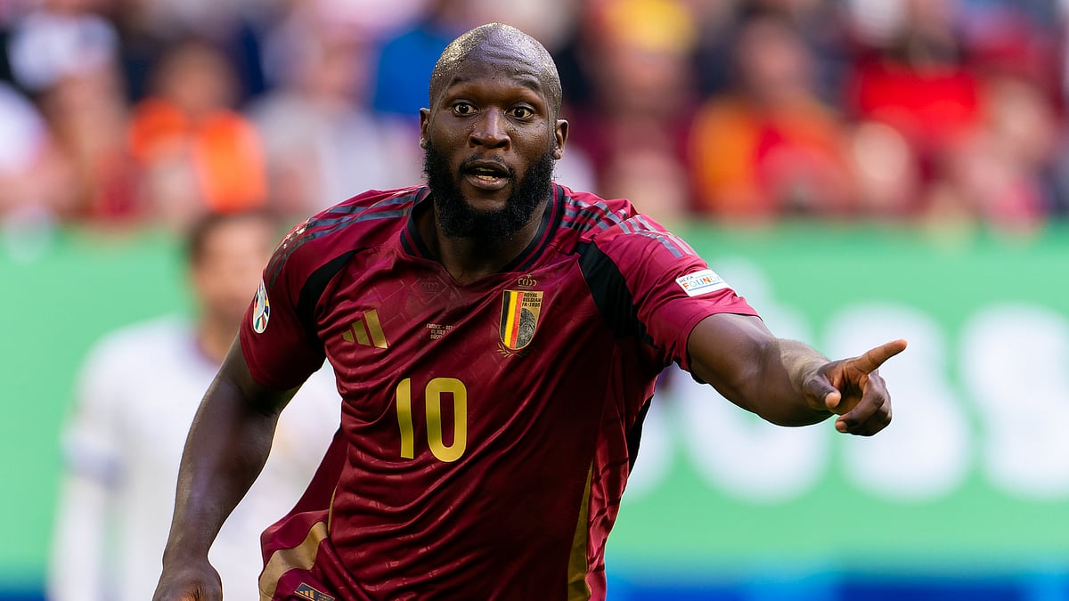 Romelu Lukaku has completed a permanent move from Chelsea to Napoli. - null