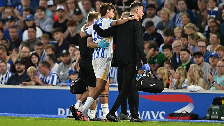 Matt O'Riley is forced off after injury on his debut against Crawley - null