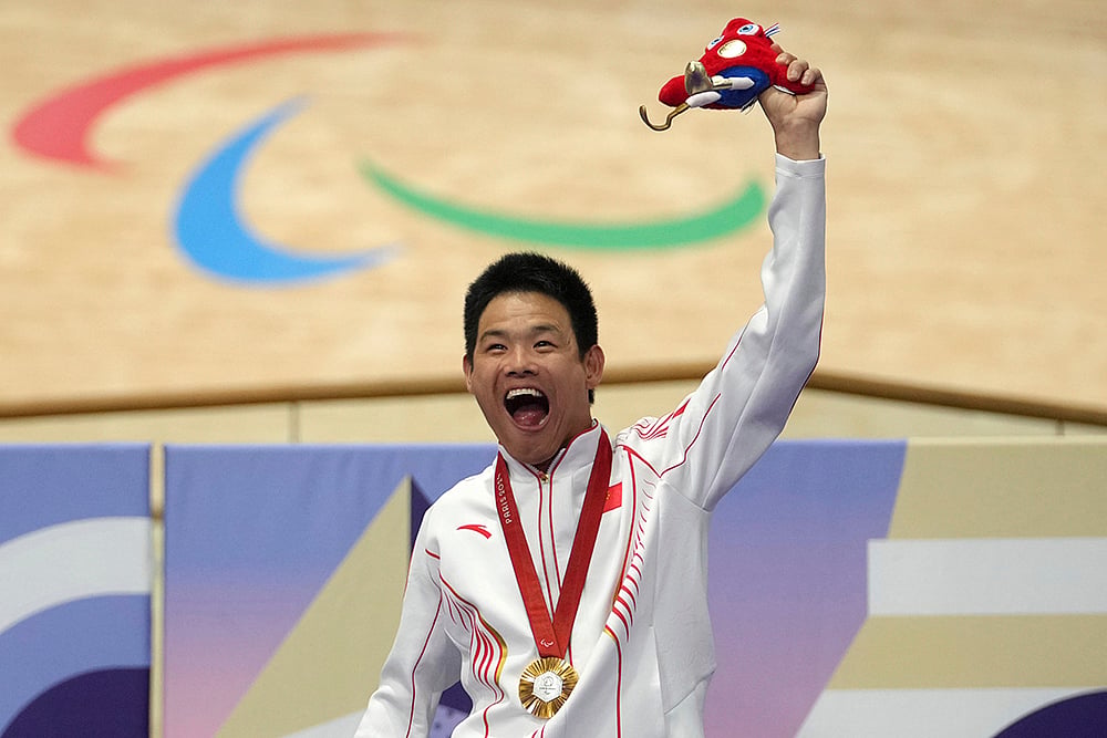 Paris Paralympic Games 2024 _Mens C1 3000m individual pursuit Chinas Zhangyu Li,