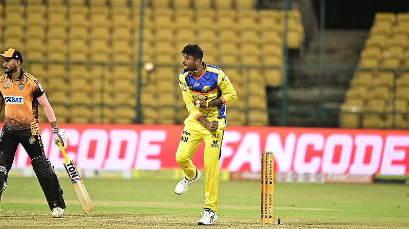 Krishnappa Gowtham bowling in Maharaja Trophy T20