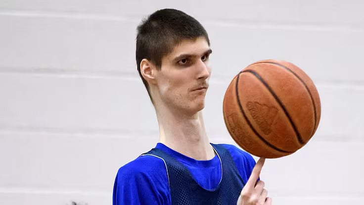 Robert-Bobroczkyi-basketball-player