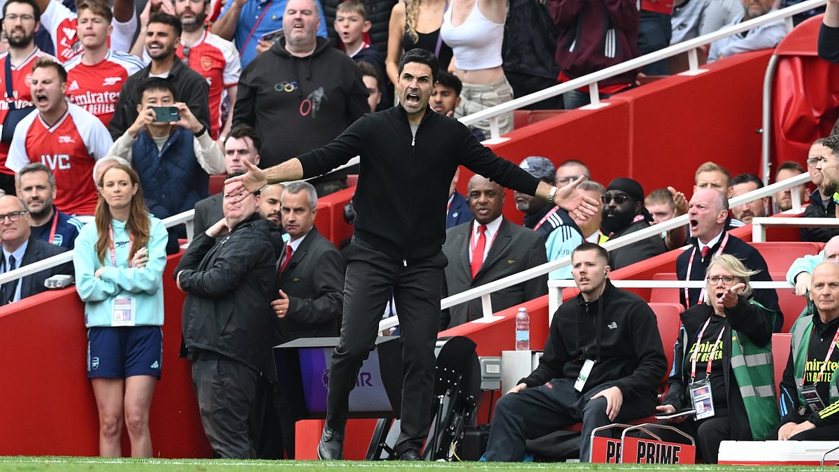 Mikel Arteta on the sidelines