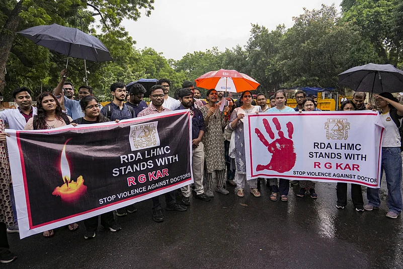 Protest over Kolkata doctor murder case at Jantar Mantar in New Delhi