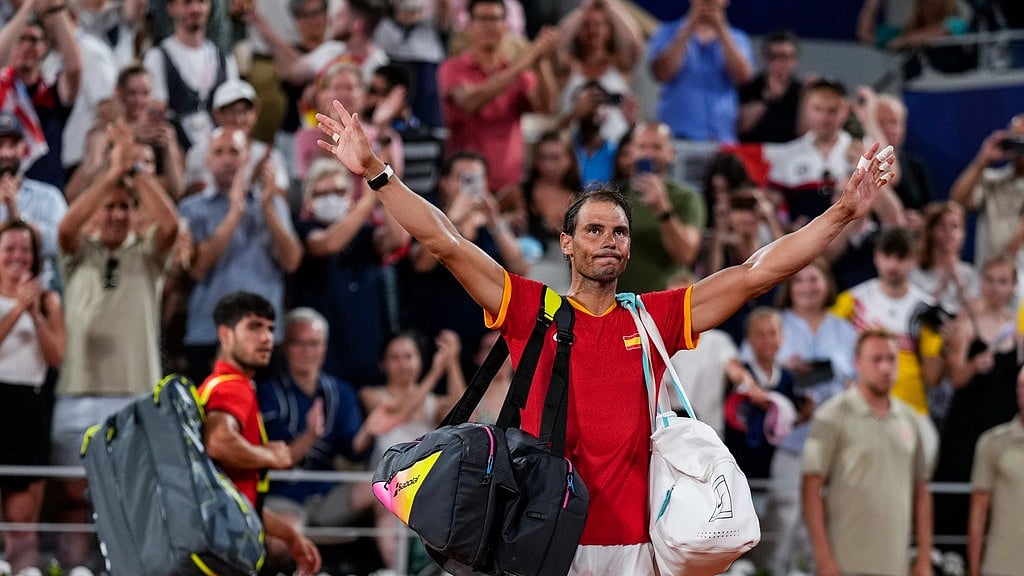 AP/Manu Fernandez : Carlos Alcaraz, left, and Rafael Nadal of Spain leave the court after losing against Austin Krajicek and Rajeev Ram of the USA during the men's doubles quarter-final tennis competition at the Roland Garros stadium, at the 2024 Summer Olympics, Wednesday, July 31, 2024, in Paris, France.
