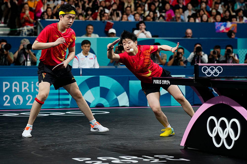 2024 Paris Olympics Games Table Tennis North, South Korea Players Celebrate With Selfies_6