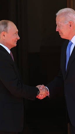 Russian President Vladimir Putin (L) with US President Joe Biden