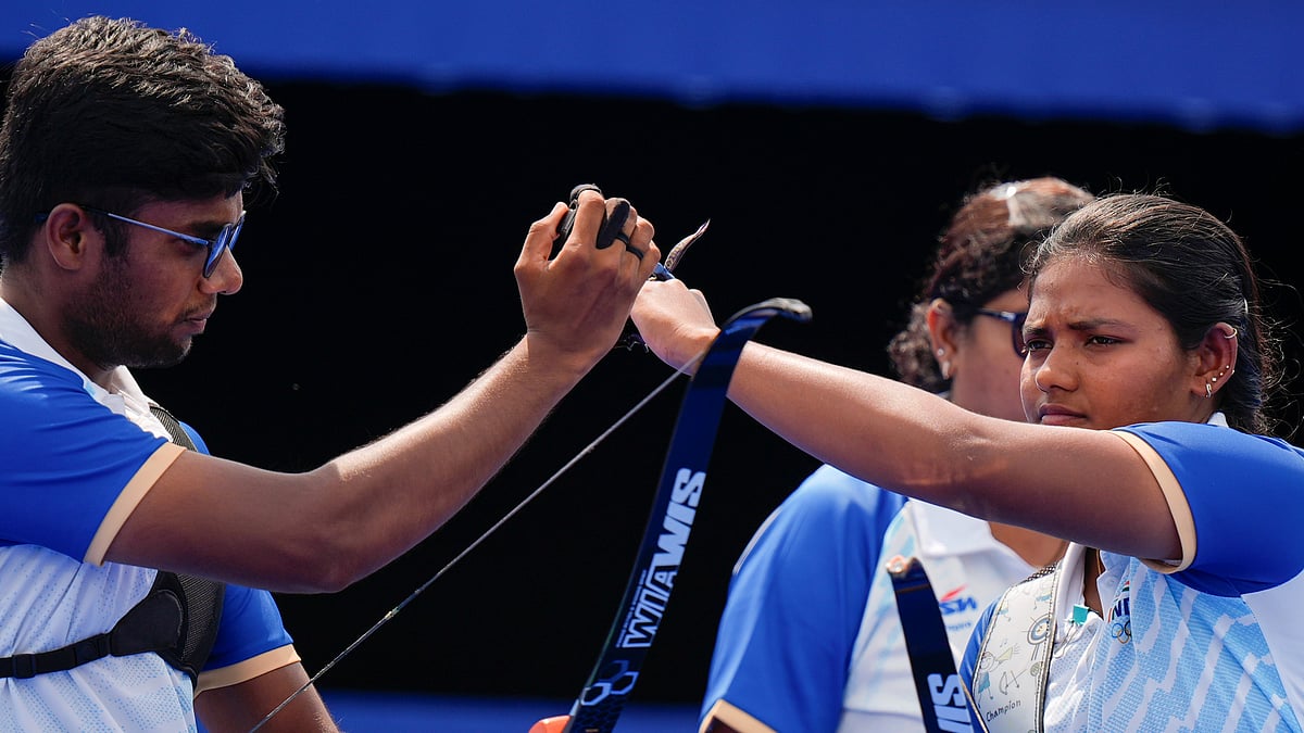  AP Photo/Brynn Anderson : India's Ankita Bhakat competes along with India's Dhiraj Bommadevara during the Archery mixed team quarterfinal against Spain's Elia Canales and Spain's Pablo Acha Gonzales at the 2024 Summer Olympics, Friday, Aug. 2, 2024, in Paris, France.