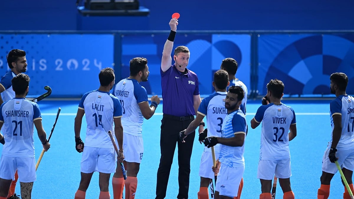 X/BoriaMajumdar : India's Amit Rohidas receives his marching orders.