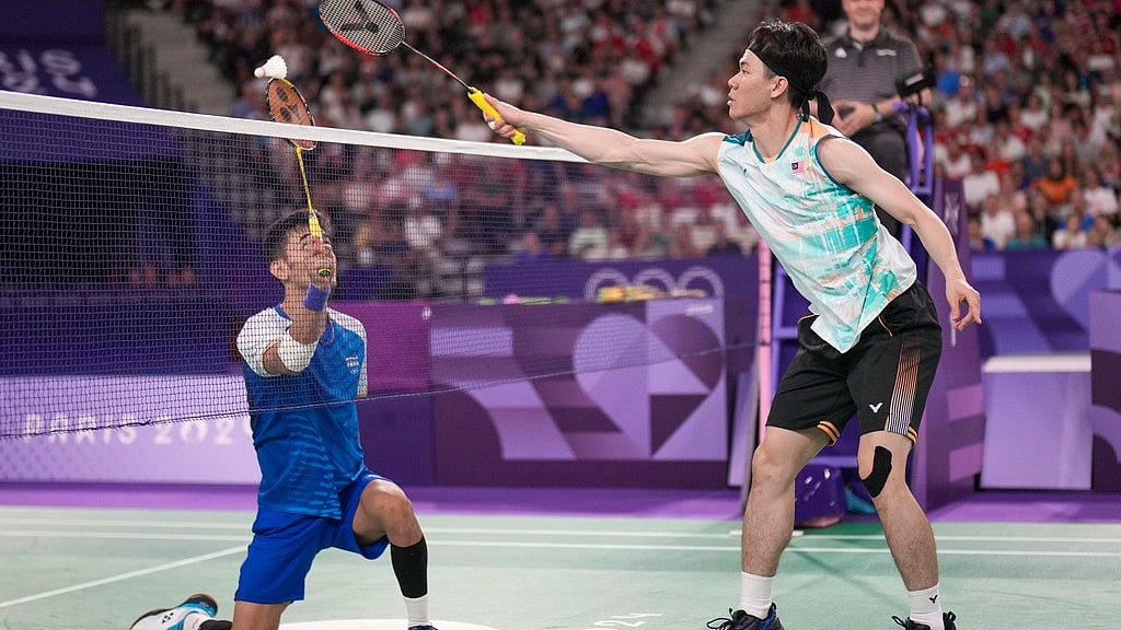 AP/Dita Alangkara : Malaysia's Lee Zii Jia, right, plays against India's Lakshya Sen during their men's singles badminton bronze medal match at the 2024 Summer Olympics, Monday, Aug. 5, 2024, in Paris, France.