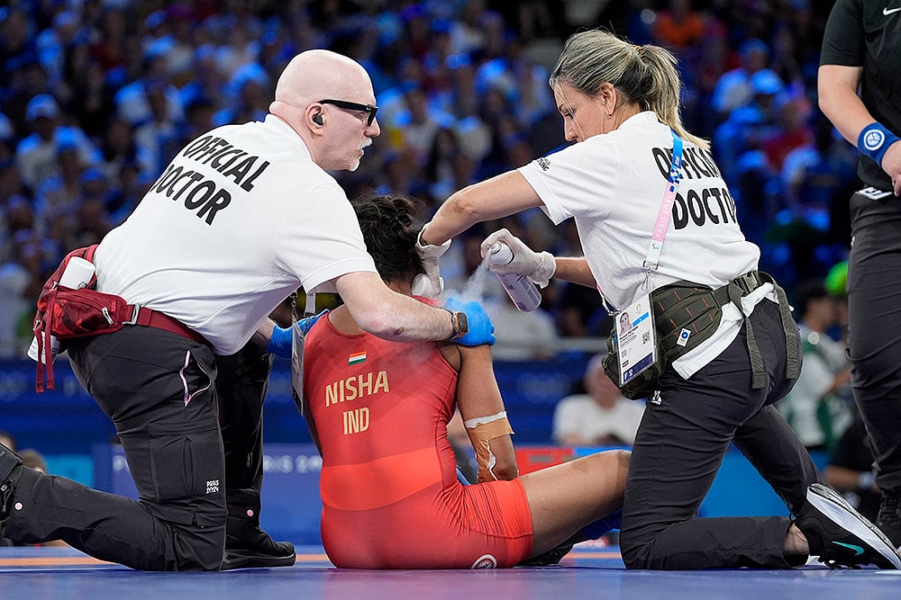 2024 Paris Olympic Games womens freestyle 68kg wrestling Nisha Dahiya vs Sol Gum Pak_3